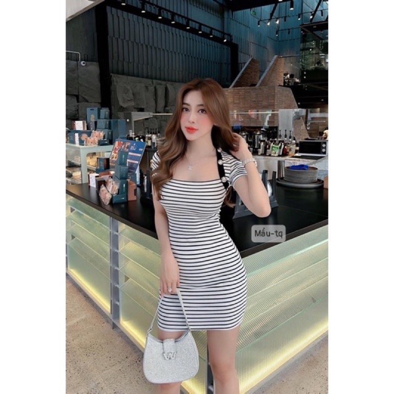 Đầm Gân body Sọc Ngang Cổ U đính khuy dáng ngắn tôn dáng sang chảnh