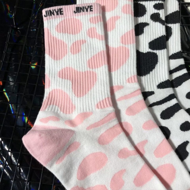 Đôi vớ thể thao in họa tiết bò sữa phong cách Harajuku Nhật Bản dành cho nữ