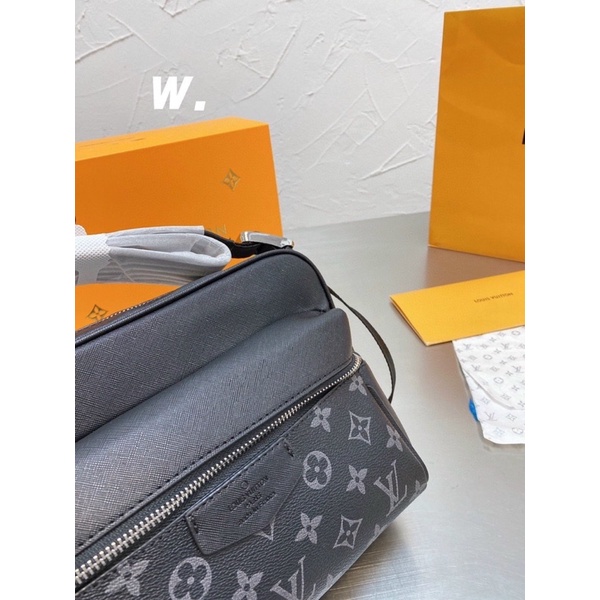 TÚI ĐEO CHÉO NAM NỮ LV3501 DÁNG CẶP DA THẬT LOCK  MESSENGER FULLBOX SUPER SẴN SHIP GRAB SIZE 25 SMANO