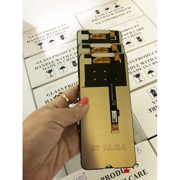 Màn hình bộ Vsmart Star 5 - Cảm ứng mượt, hình ảnh sắc nét, màu sắc sáng đẹp