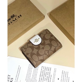 Ví mini cầm tay nhỏ gọn Medium Corner Zip Wallet