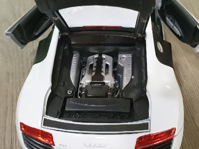 Mô hình Xe Audi R8 1/24 Welly Trắng