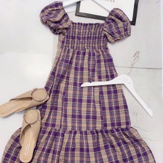Váy kẻ đuôi cá cổ vuông