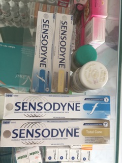 Kem đánh răng sensodyne giảm ê buốt 100mg