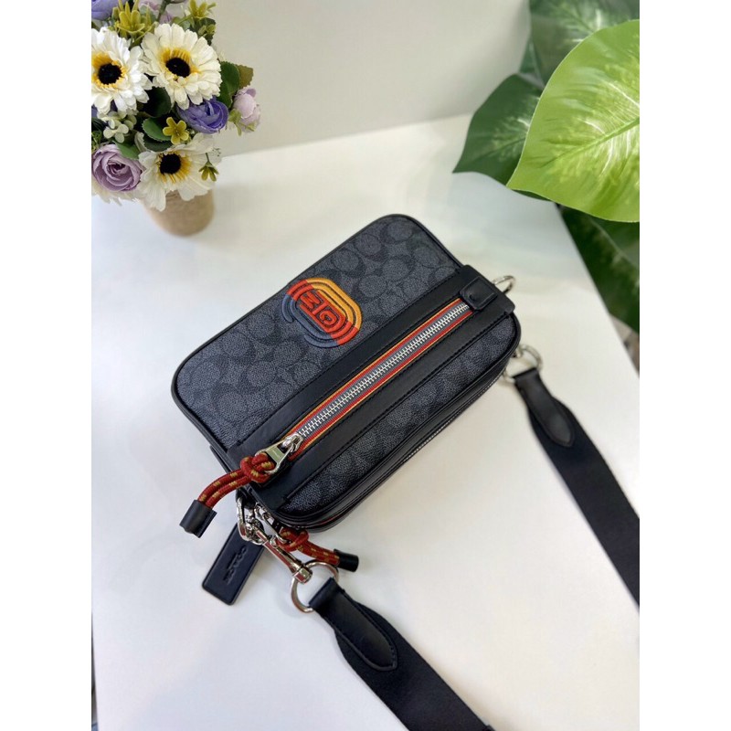 Túi đeo chéo Coach nam kiểu dáng cá tính