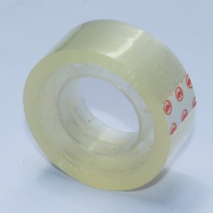 1 cuồn băng keo văn phòng