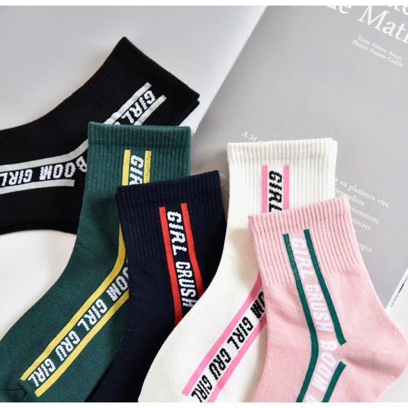 Vớ chữ GIRL CRUSH cổ lửng nam nữ phong cách trẻ trung, năng động.
