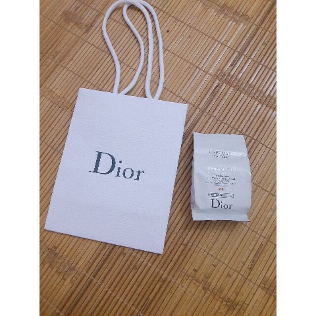 Lõi Cushion Dior Capture totale Dreamskin (tặng kèm túi giấy Dior chính hãng)