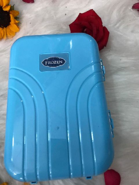 [đồ chơi cho bé] vali trang điểm phấn son cho bé và búp bê