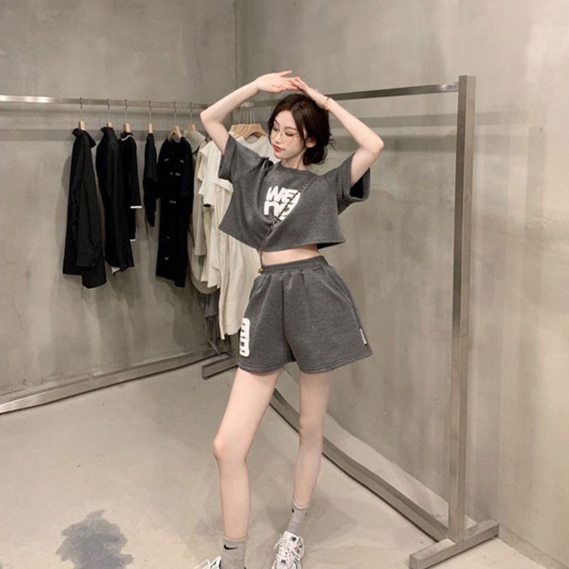 Bộ đồ thể thao IELGY ngắn tay cổ tròn in chữ thời trang cho nữ