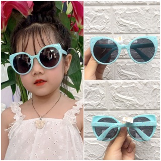 Kính mắt bé gái