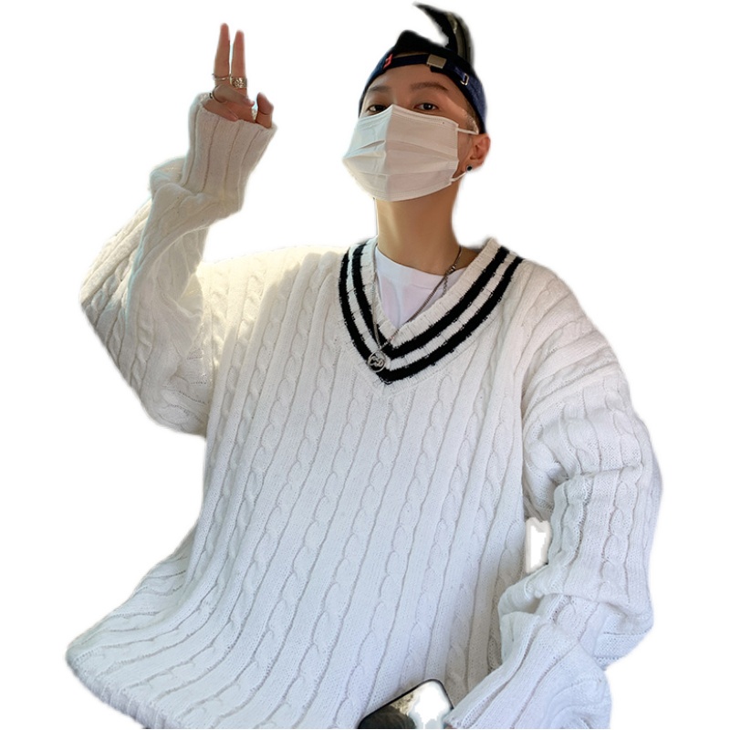 Áo len nam cổ V dài tay màu đen và trắng fom rộng phong cách hàn quốc