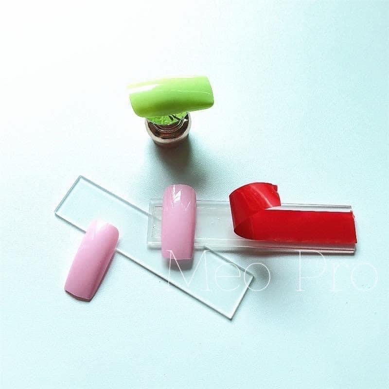 Cuộn keo 2 đỏ mặt dán móng , tạo fan mi