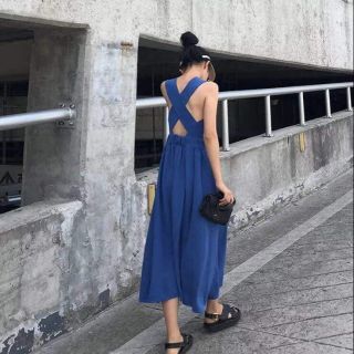 Đầm vintage hở lưng
