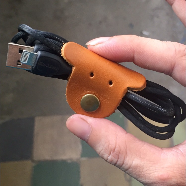 Đồ Kẹp Giữ Chống Rối Dây Tai Nghe - Chất Liệu Da Bò Thật 100% - Hình Con Gấu - ORCO - Nhiều Màu Sắc
