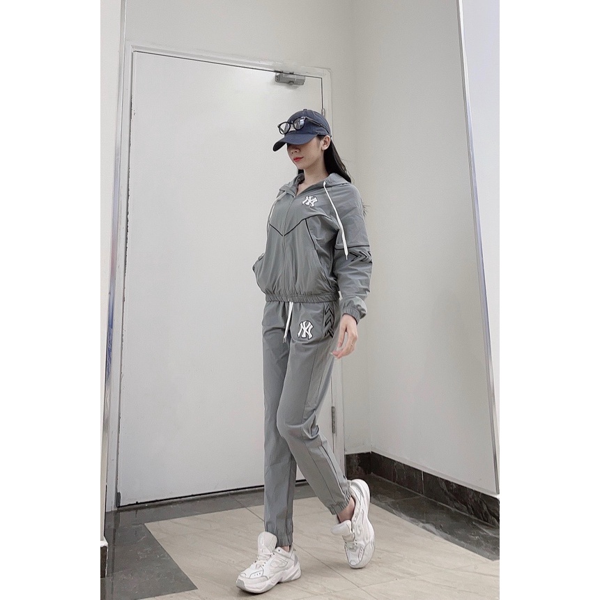 (HÀNG XUẤT XỊN) Set gió nữ M//L//B Xám có mũ e về hàng sẵn Chất gió si giãn 2 lớp mùa đông mặc rất phù hợp và tiện lợi