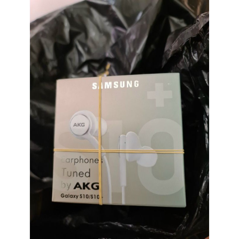 Tai nghe AKG S10+.