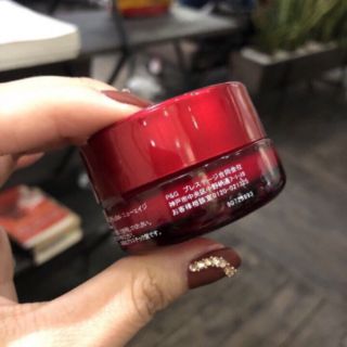 Kem dưỡng mắt skii