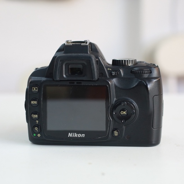 Bộ máy ảnh Nikon D60 kèm ống kính Kit 18-55mm