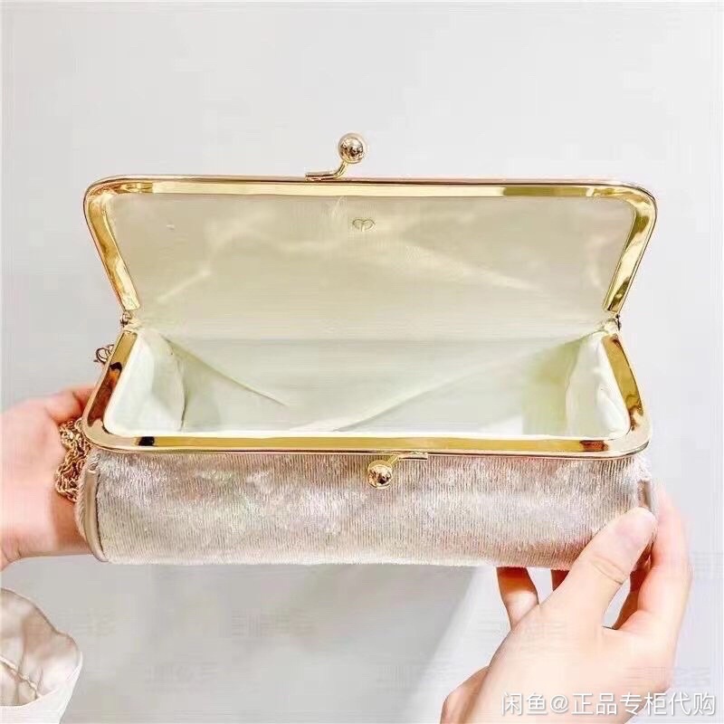 Túi xách Gift Hãng Cle De Peau