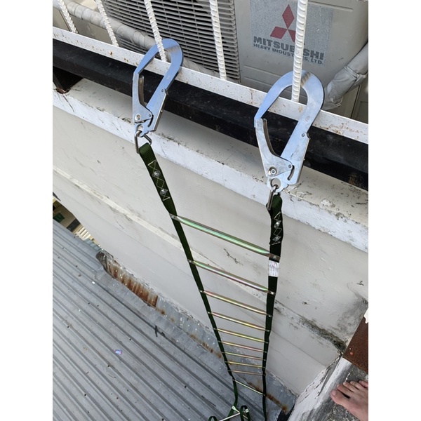 Thang dây thoát hiểm chung cư, nhà cao tầng hai móc lớn