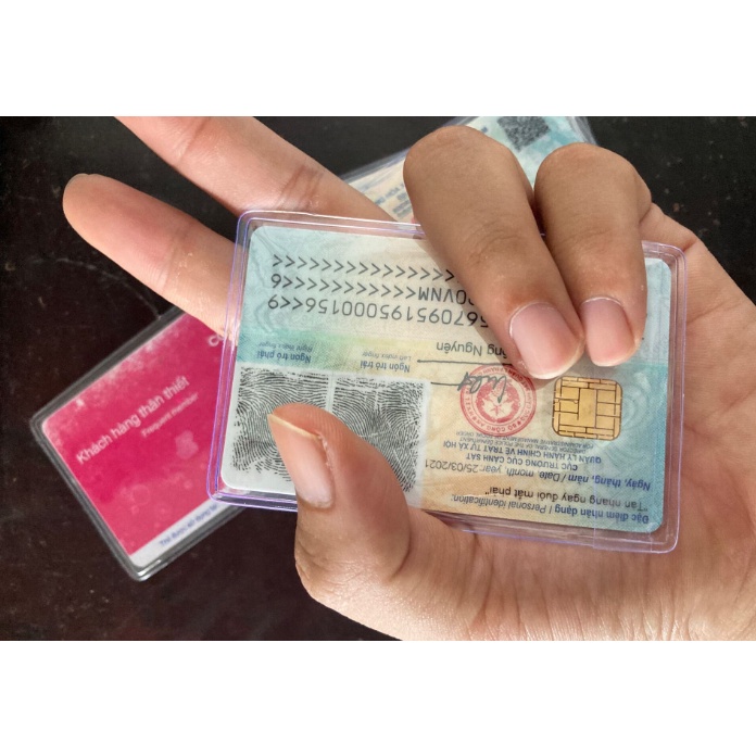 Bao đựng thẻ Căn Cước mỏng và dày.