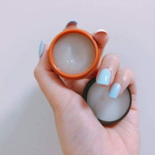 Tẩy da chết môi