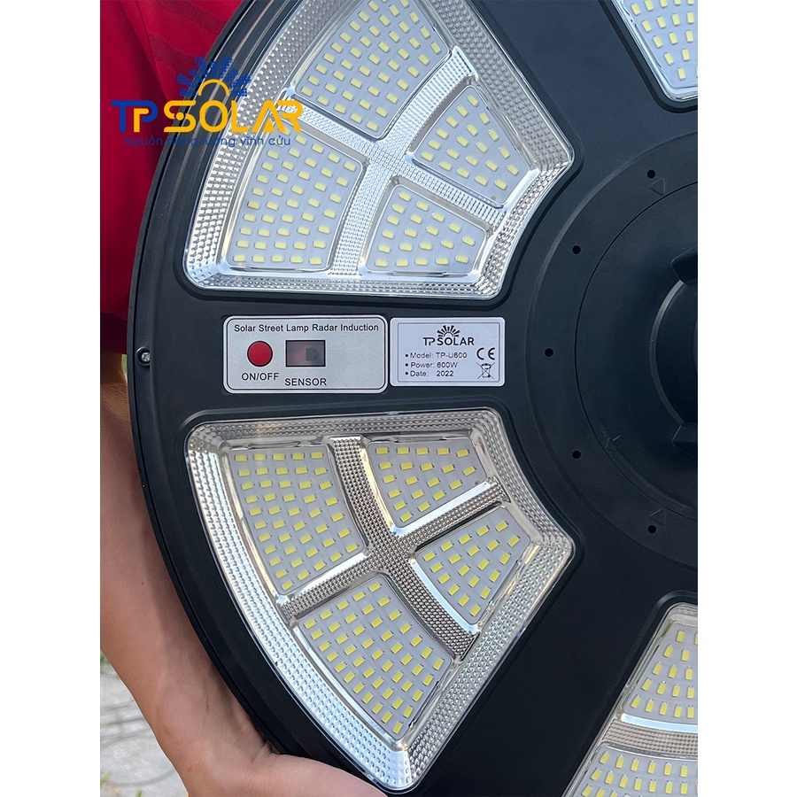 Đèn Sân Vườn Năng Lượng Mặt Trời  UFO TP Solar TP-U600N Công Suất Lớn,Chiếu Sáng 360 Độ Chống Nước IP65