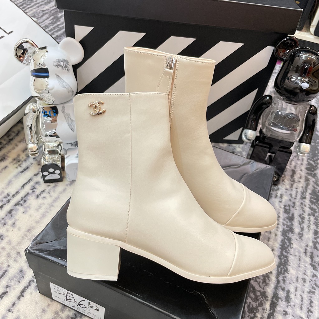 Bốt boot da chanel về hàng chuẩn super loại 1 chất da thật bao sịn về đủ size 2 màu đen - trắng fullbox bill túi giấy