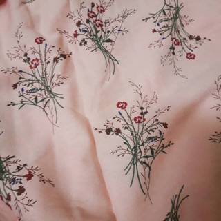 Vải gấm đỏ hoa cúc