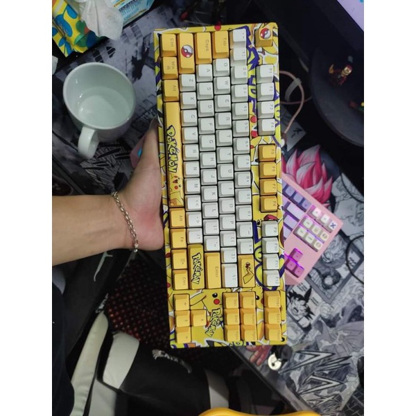Phím cơ custom pikachu