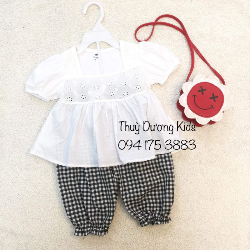 Bộ áo trắng dáng babydoll thêu hoa ngực mix quần kẻ caro cho bé gái 8-22kg