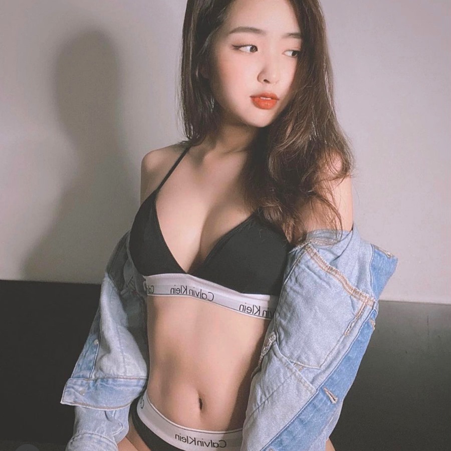 Bộ đồ lót cotton Cao Cấp Calvin Klein. Có cài lưng đệm ngực, vải mềm mịn