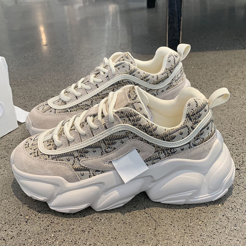 GIÀY SNEAKERS NỮ 2 MÀU. ĐỘN ĐẾ 5PHÂN TĂNG CHIỀU CAO. TRẺ TRUNG NĂNG ĐỘNG,DỄ PHỐI ĐỒ. | BigBuy360 - bigbuy360.vn