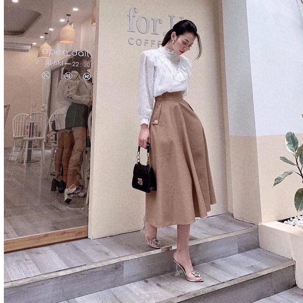 Chân váy công sở nữ - chân váy midi dáng xòe đính cúc túi