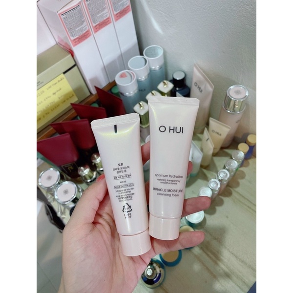 Sửa rửa mặt sạch da dịu nhẹ sáng da OHUI Miracle Moisture Cleansing Foam 40ml date 2/2026
