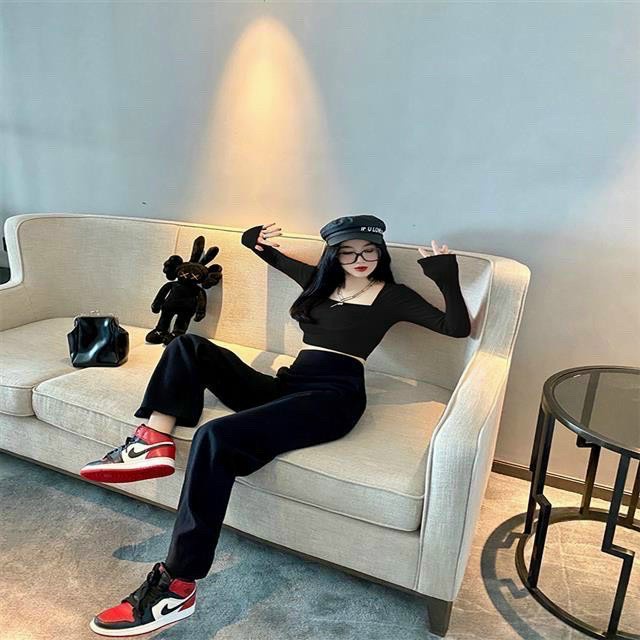 Áo Croptop Gân Bó TAy Dài Cổ vuông Siêu Xinh TTVV0028