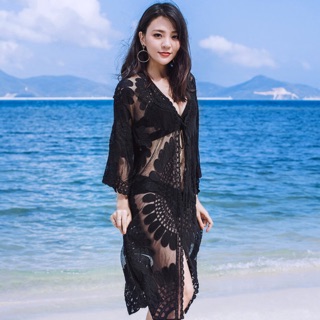 Áo choàng đi biển ren hoa lớn ( đen -trắng)