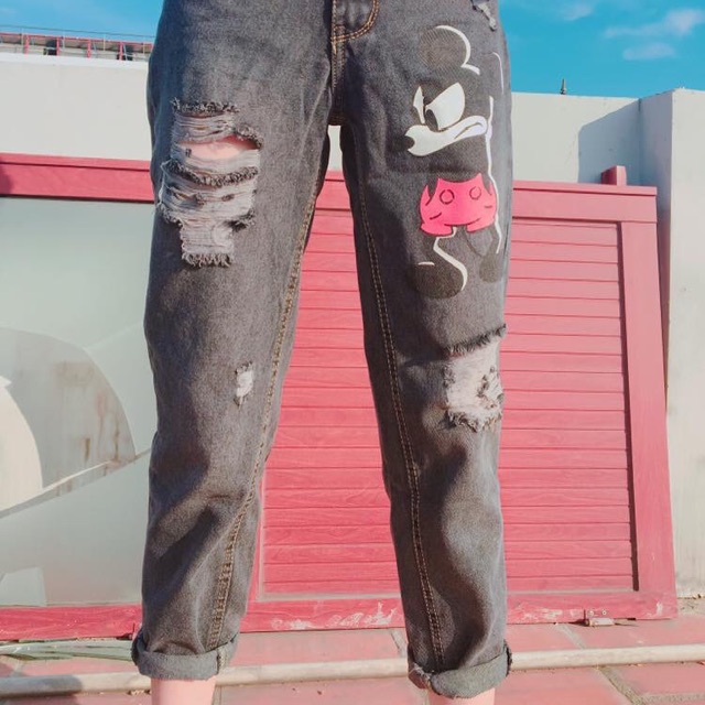 Quần Jean rách Mickey - Chỉ còn size S