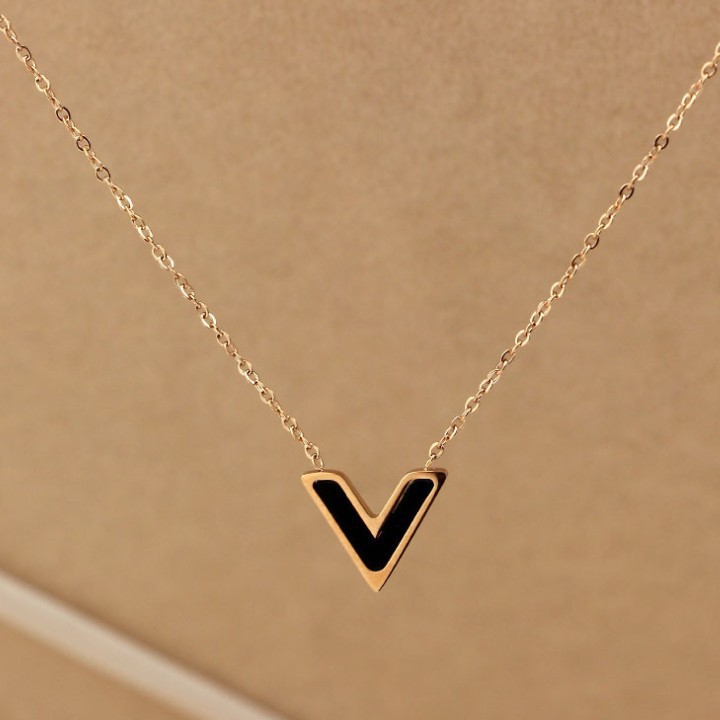 Dây Chuyền Nữ Chữ V Titan Không Đen TT 1125