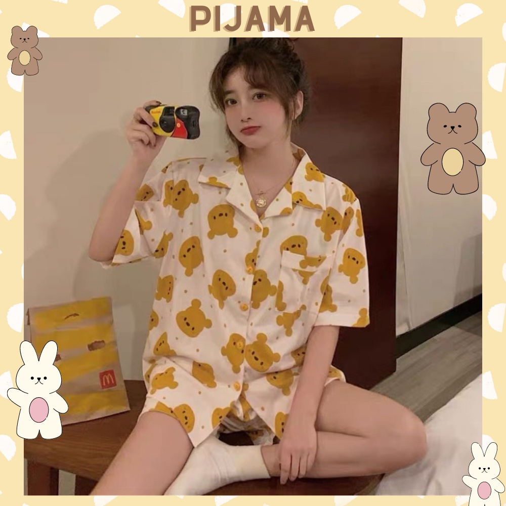Bộ đồ ngủ pijama nữ cộc tay quần đùi chất lụa Kate Thái mềm mịn màu vàng trắng họa tiết đầu gấu vàng cute