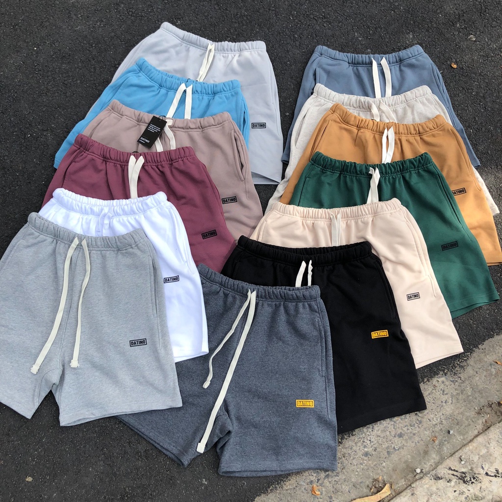 Quần đùi thun Signature in nổi DATINO 100% cotton da cá chất dày dặn, form rộng mặc trên gối.