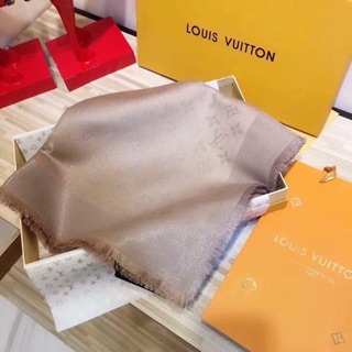 Khăn Lv vuông nâu