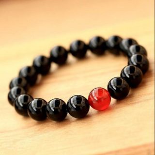 Chuỗi đeo tay đá đen 10li mix đá đỏ