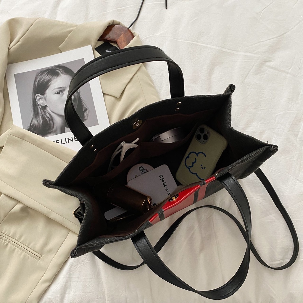 Túi cói sọc có dây đeo chéo sang chảnh