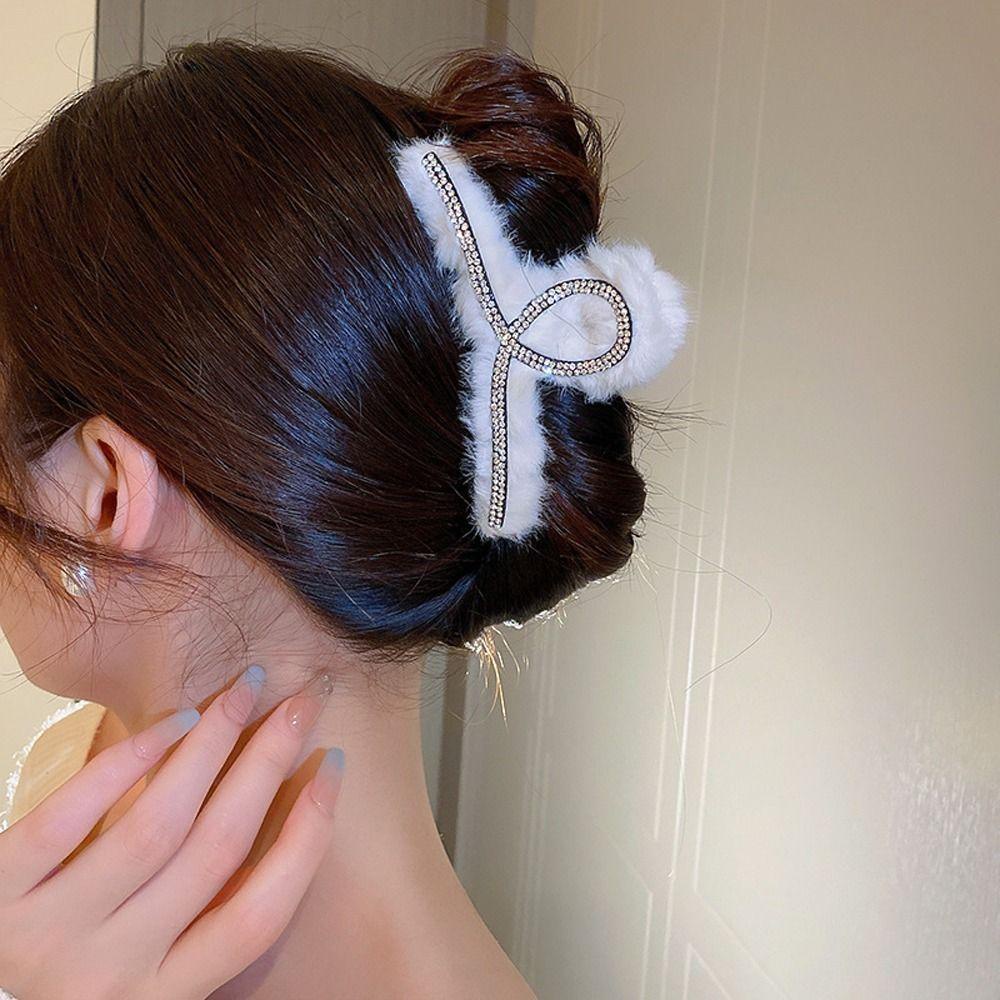 Kẹp Tóc Móng Vuốt Hình Cá Mập Bằng Vải Lông Thời Trang Thu Đông Dành Cho Bạn Nữ