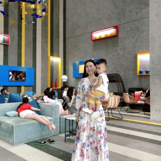 Đầm maxi hoa đi biển