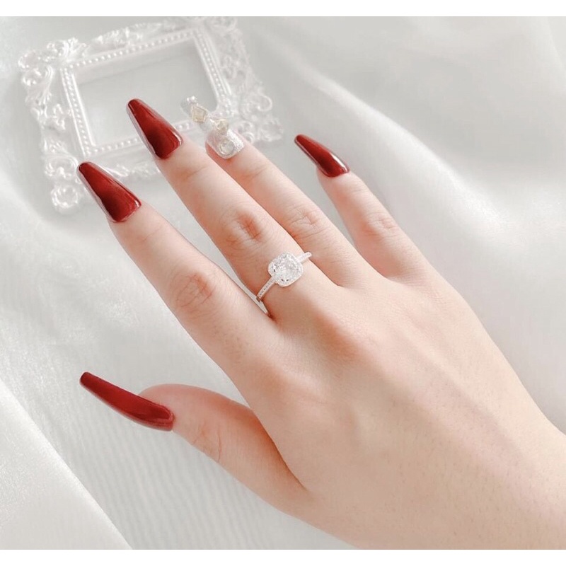 NHẪN ĐÂ VUÔNG BẠC TA CHO BẠN NỮ CỰC XINH