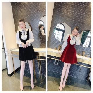 Đầm nhung cổ sen phối yếm viền ren