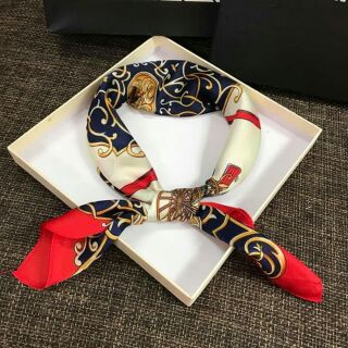 Khăn lụa vuông giá 120k sale 79k